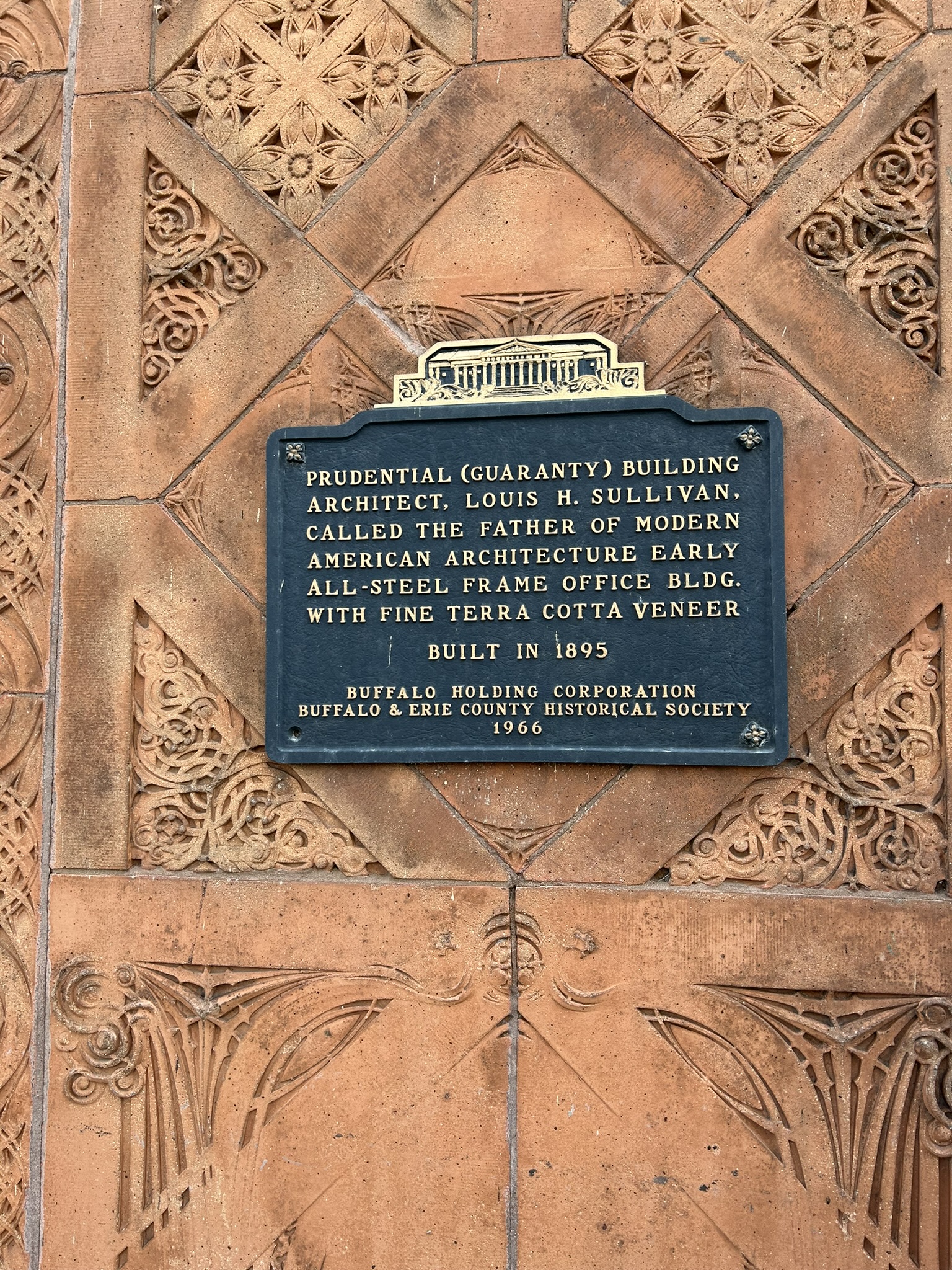 Plaque d'un monument